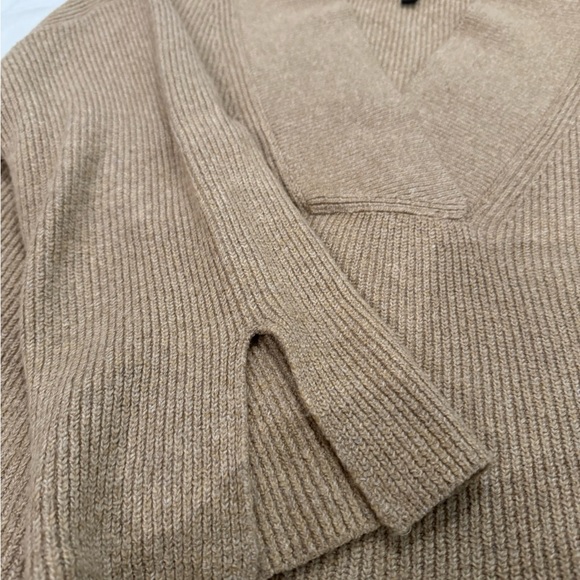 Banana Republic Women's V-Neck Sweater in Warm Tan - Picture 5 of 11